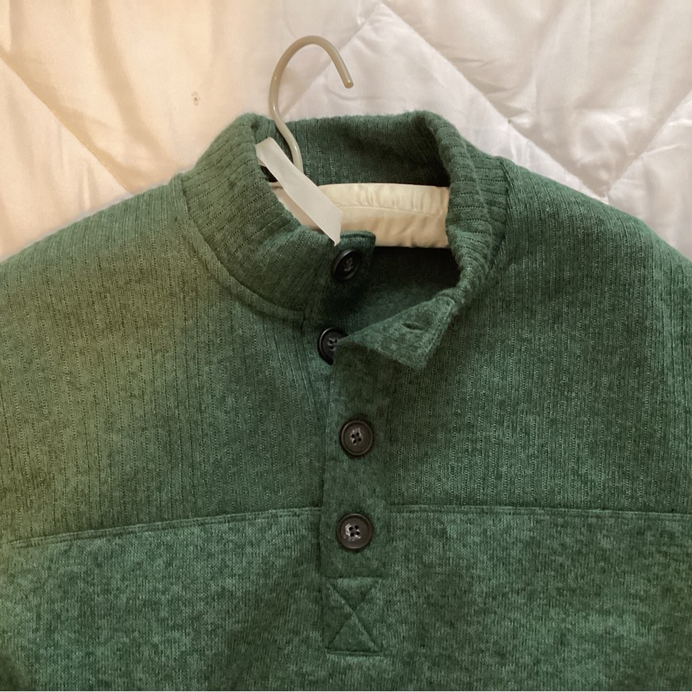 Men’s Green Button-Up Sweater.  B8